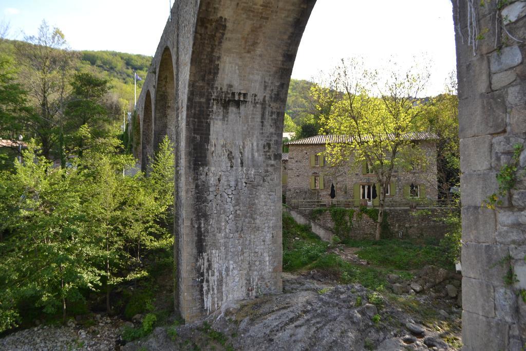 Maison Sous Le Pont Bed and Breakfast Meyras Exteriör bild